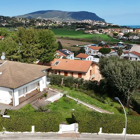 Villa Lyla - Marcelli, Elegante Con Giardino Vista Mare