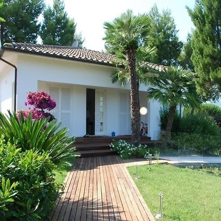 Villa Lyla - Marcelli, Elegante Con Giardino Vista Mare