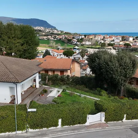 Villa Lyla - Marcelli, Elegante Con Giardino Vista Mare Marcelli